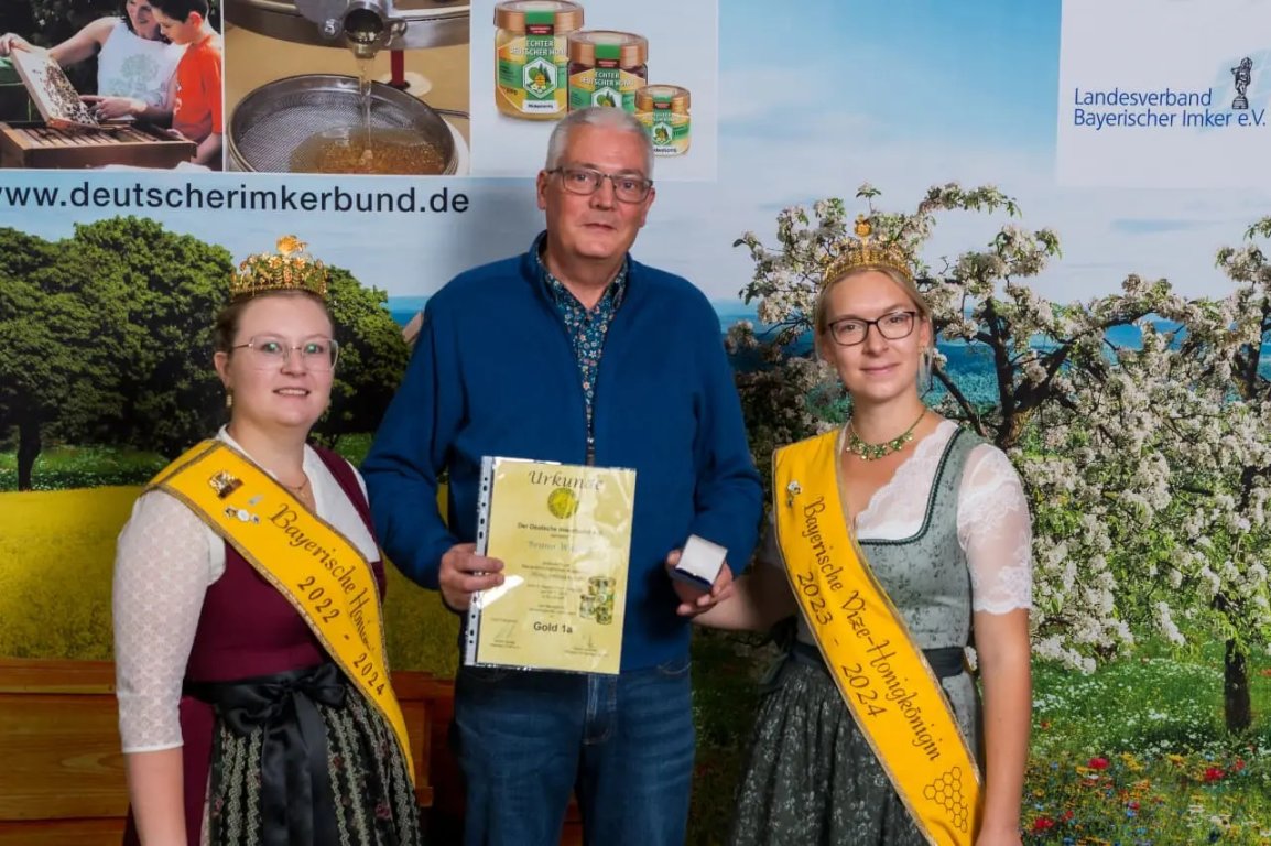Preisverleihung-Bayerns-bester-Honig-2023-Imker-Bruno-Willing